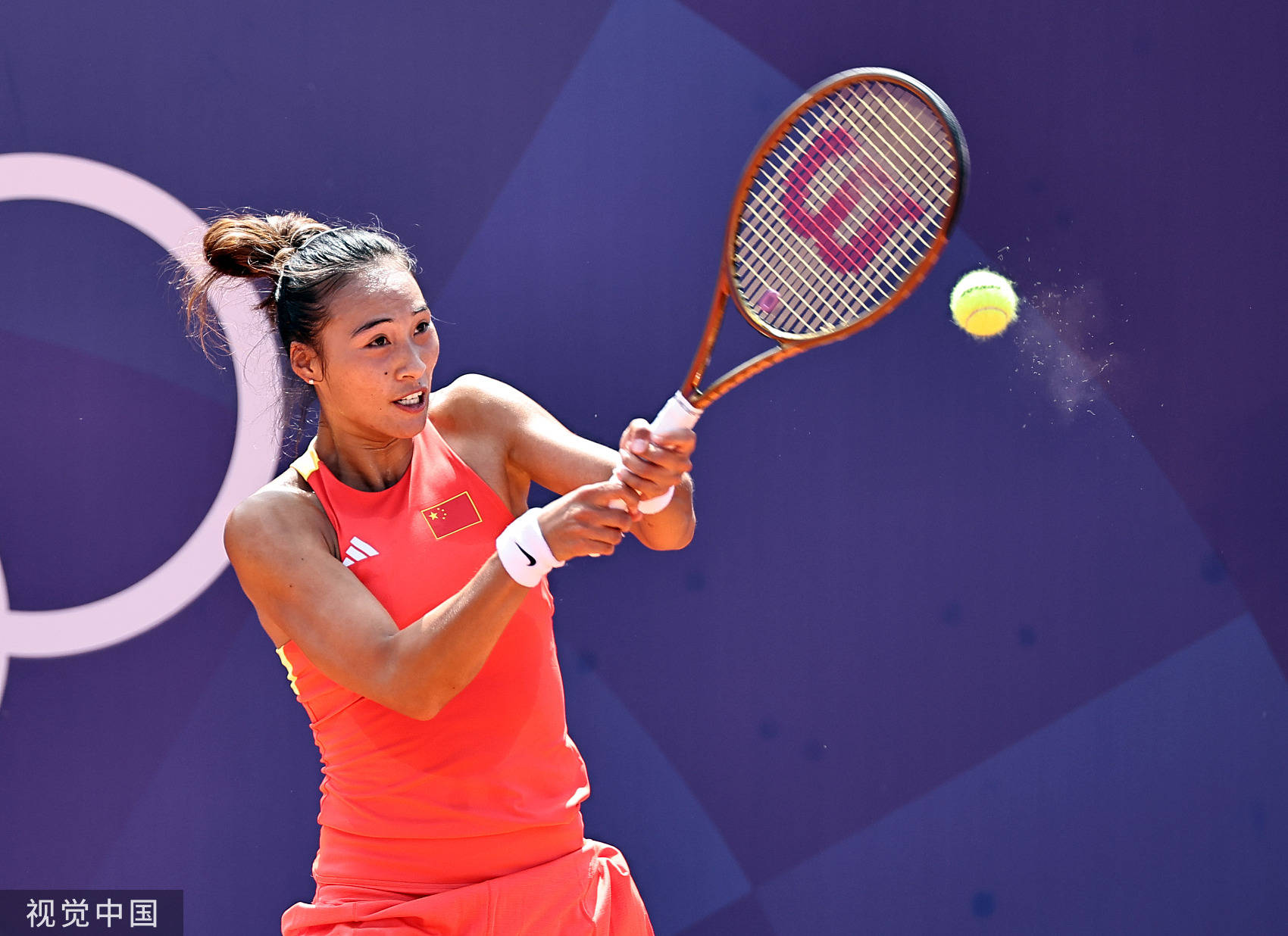 周琦伤退 周琦伤退